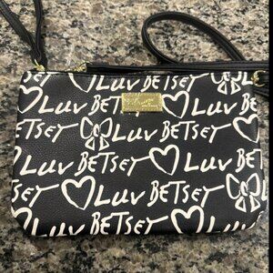 Betsey Johnson small bag white bow and heart scripture crossbody wristlet NWOT